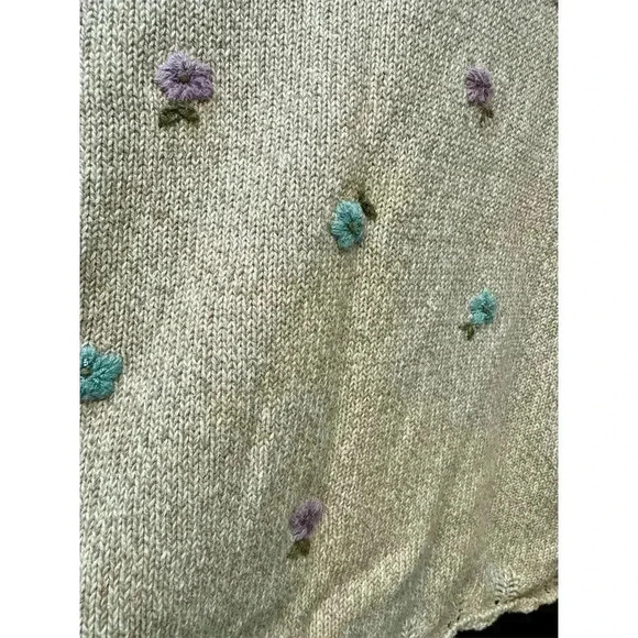 Jantzen Petite Women's L Vintage Floral Hand-Embroidered Sweater - Picture 6 of 7